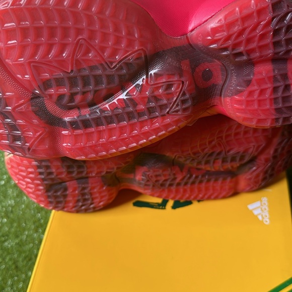 Adidas D.O.N. Issue #2
Crayola Jazzberry Jam. - Picture 4 of 8